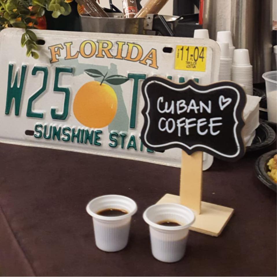 Café cubano auténtico y matrícula de Florida - Sunshine State